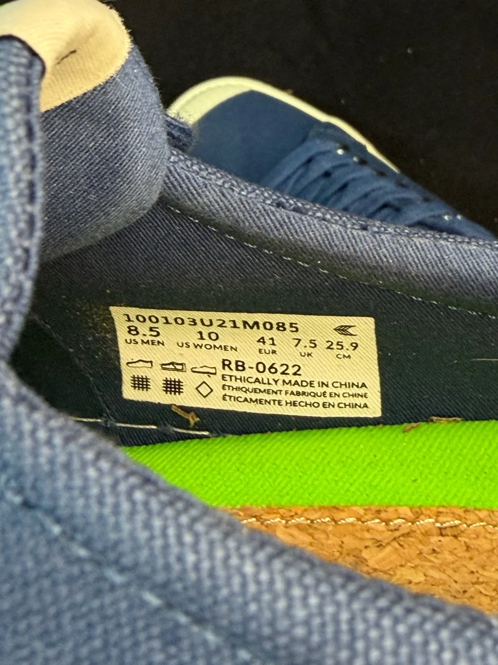 Cariuma men’s Blue Canvas lace up sneakers.